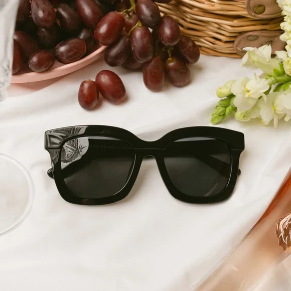 DIFF Carson Black Polarized Sunglasses with DIFF case and cleaning cloth - Picture 9 of 9